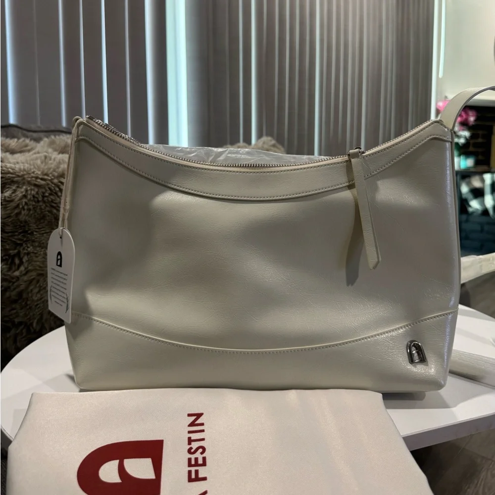ONE DAY SALE✨  LA FESTIN luxury hobo Cream  Bag